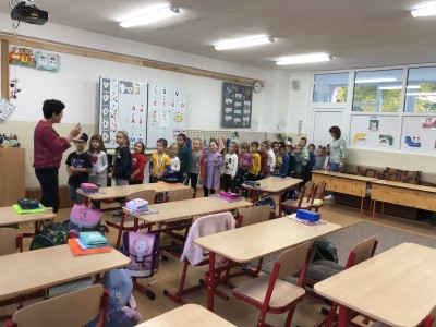 Škôlkári z MŠ elokovanej triedy Štúrovej navštívili školákov